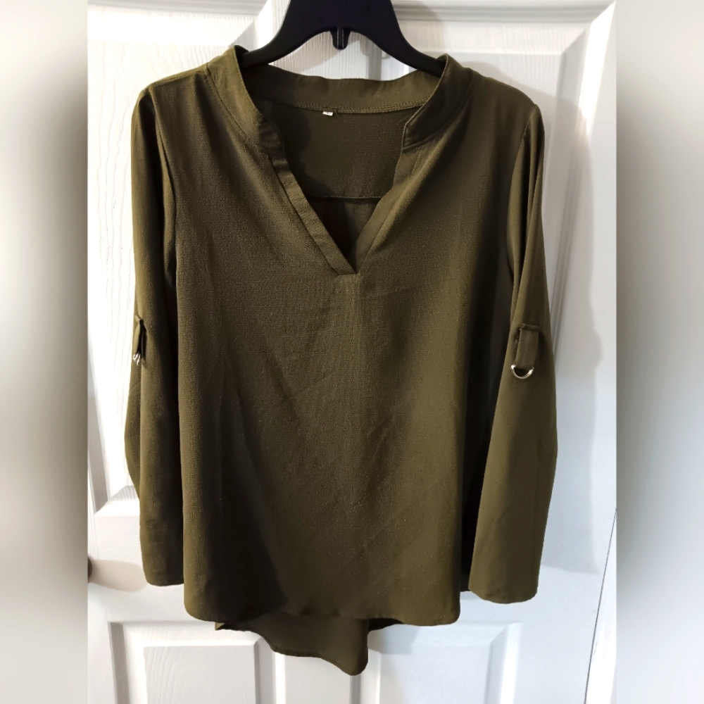 EUC Forest Green Women's Top with 3/4 sleeve or long sleeve - brand unknown